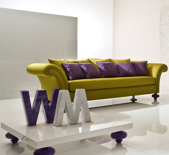 vardagsrum modernt soffbord vita ben lila färg klassiker