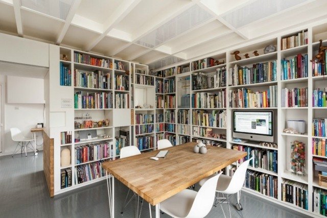 hemmakontor-bibliotek-bokhylla-väggläsningsbord-massivt trä