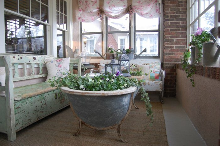 veranda dekorera badkar vintage stil växter blomkruka sittgrupp