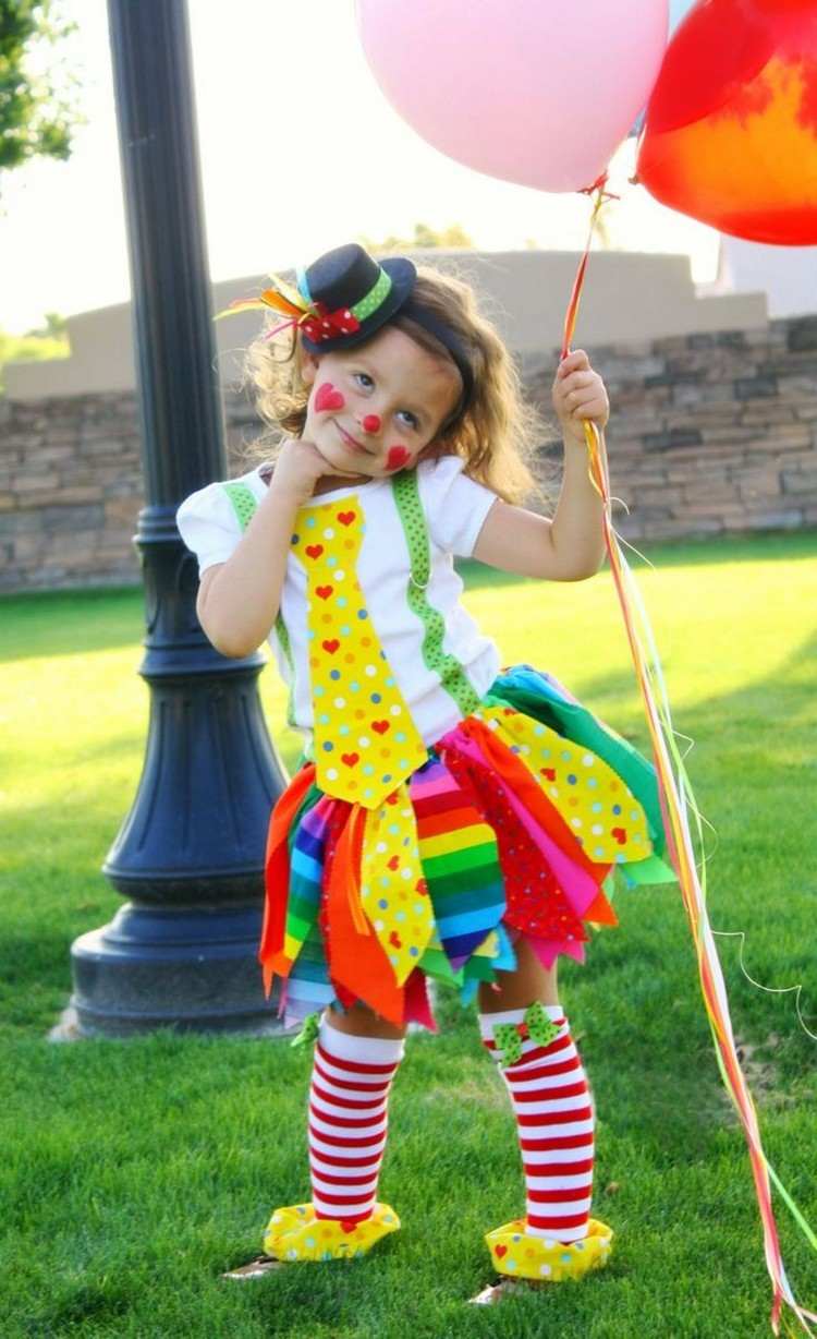 självgjorda-karneval-kostymer-clown-barn-flicka-färgglada