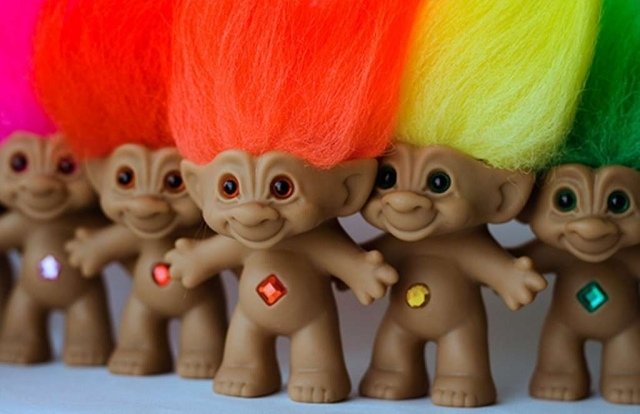 självgjorda-karneval-kostymer-idé troll figurerar hår