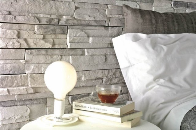 sovrum-modern-vägg-kakel-natursten-look-ljusgrå