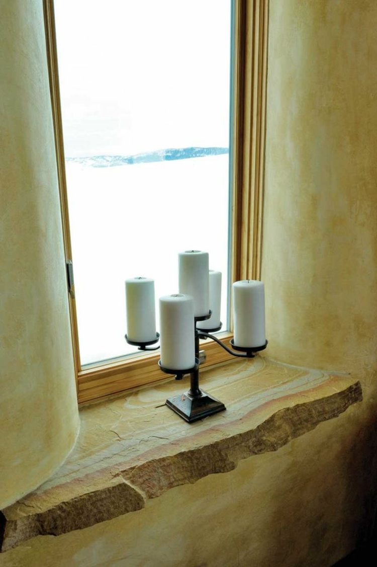 fönsterbrädans dekoration rustika stenbeklädnadsljus