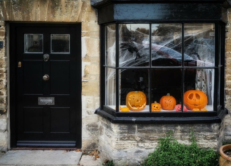 dekoration fönsterbräda halloween burspråk pumpa carving spindelnät