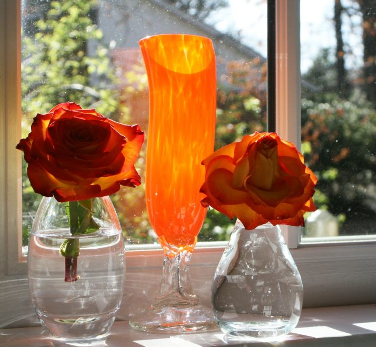 deco fönsterbrädor rosor orange glasvaser elegant modern inredningstil