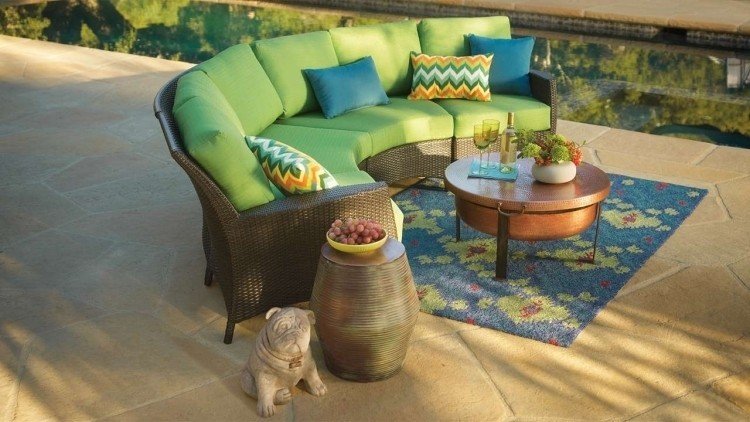 utomhus-mattor-design-färgglada-mönster-blå-grön-hörn-sittplats-kudde-deco-bord
