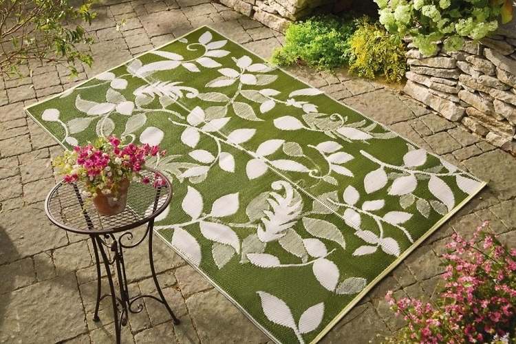 utomhus-mattor-design-färgglada-mönster-blommig-mönster-grön-vit-natursten-buske-blommor
