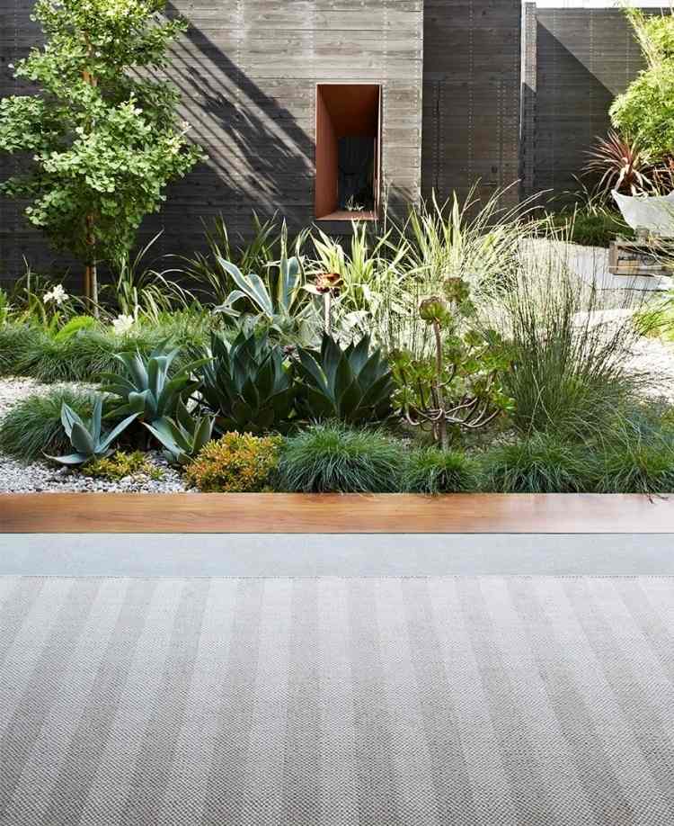 utomhus-mattor-design-brun-gaeser-trädgård-naturligt utseende-kise-hus
