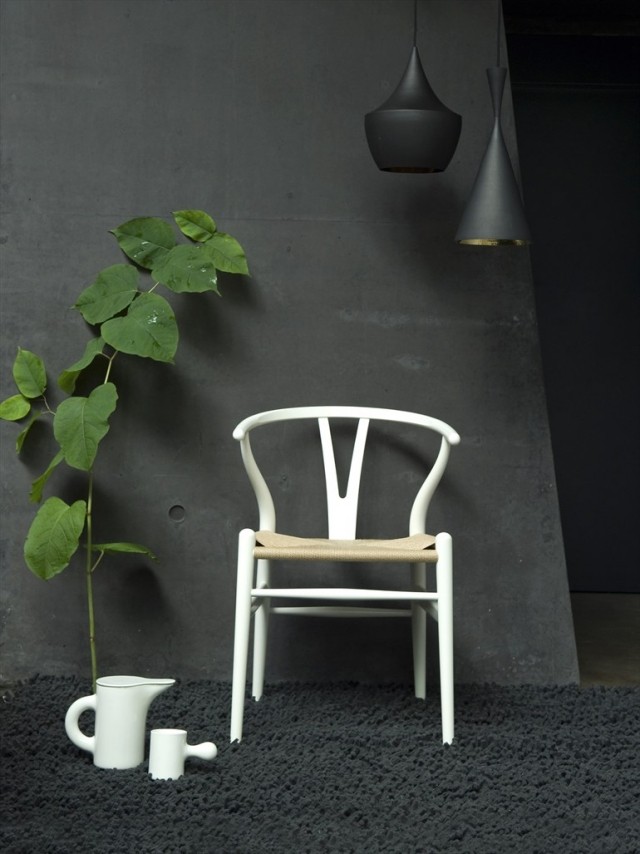 vit fåtölj-trä exteriörbeslag Hans-J.-Wegner