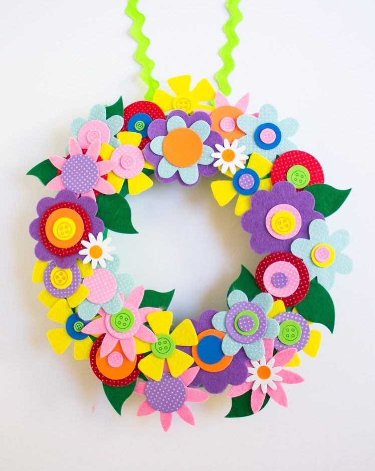 Vårhantverk med barn dagis-blommor-filt-färgglada
