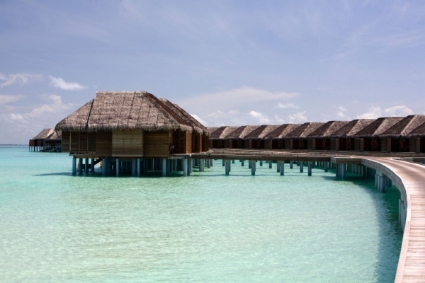 5-stjärnigt lyxhotell Maldiverna på pålar kristallklart vatten