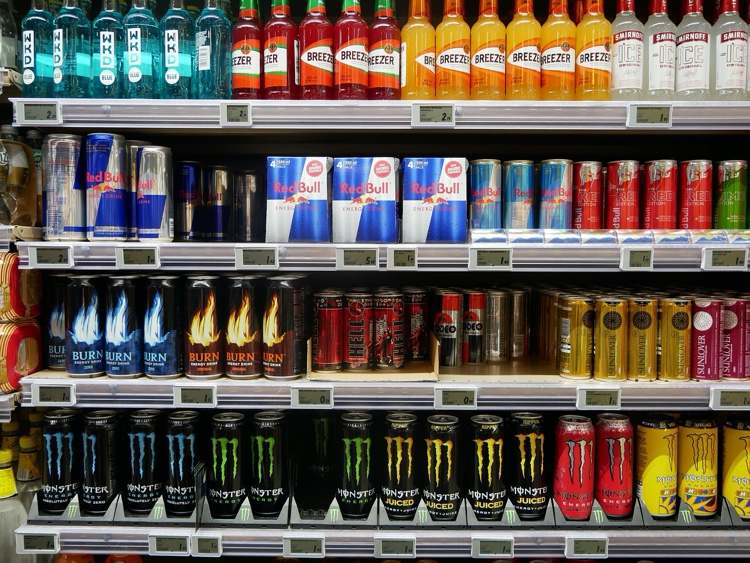 olika energidrycker i snabbköpet