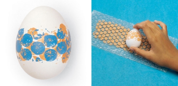 färgteknik-prickar-ägg Luftbubbla folie-påsk dekoration måla ägg