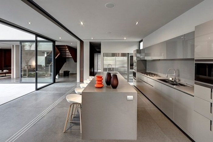 modernt-kök-omfattande-rum-koncept-öppet-mat-kök-fronter-grå