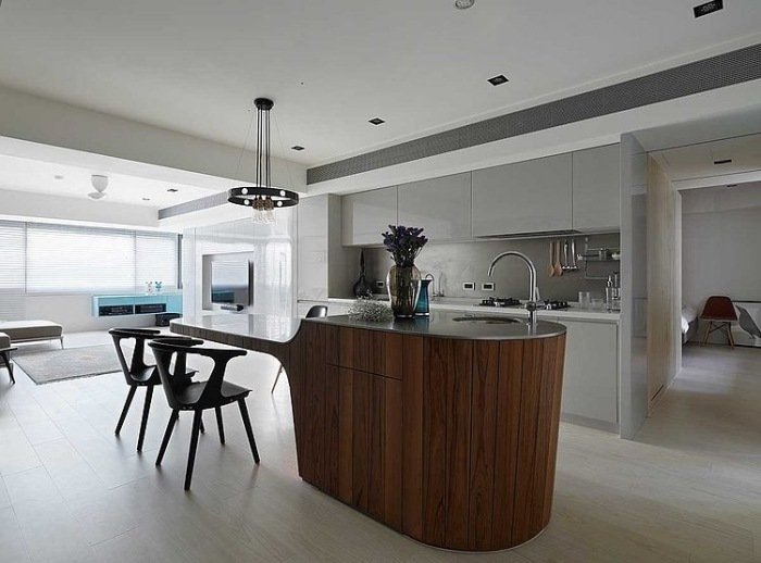 modernt-kök-med-ö-gjort-av-trä-futuristisk-design-grå-lack-fronter-integrerade-skåp