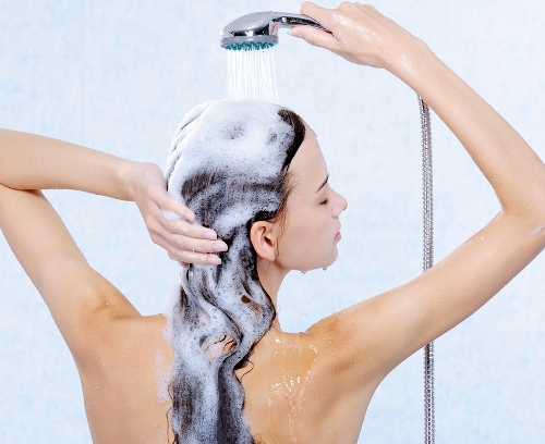 Συμβουλές για να κάνετε τα μαλλιά σας να γίνουν πιο γρήγορα πλύσιμο μαλλιών