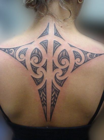 Γεωμετρικό φυλετικό μοτίβο τατουάζ
