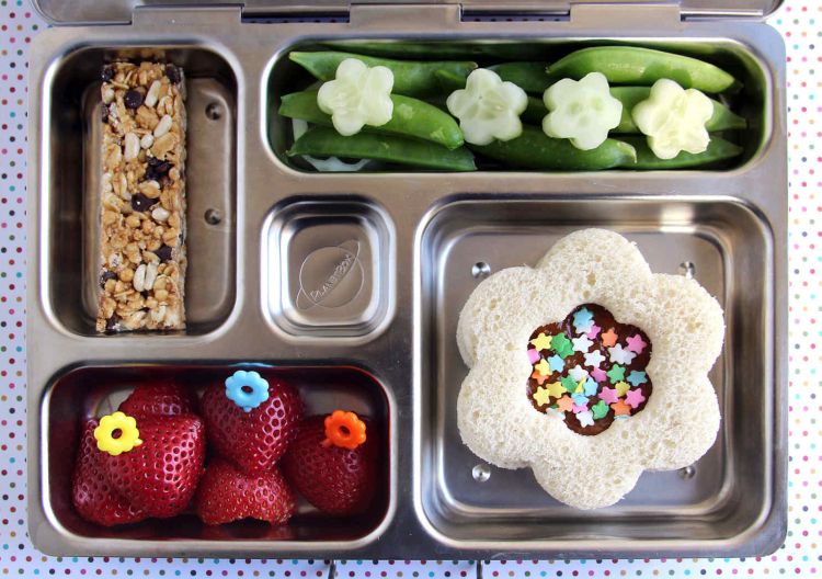 Lunchbox idéer tjej klipp ut blomma fe smörgåsar