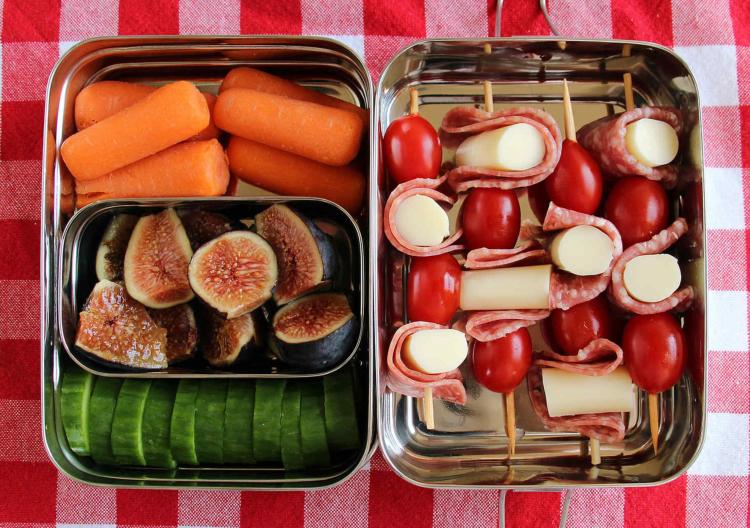 cool matlåda idéer för barn mozzarella skinka körsbärstomater gurka morötter