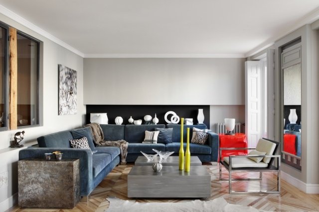 Design-vardagsrum-villa-modern-soffa-sammet-lock-blå-golvplattor-parkett-look