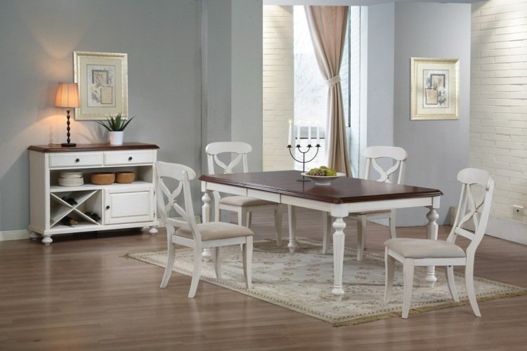 matta matsal enkel dekoration skänk vita stolar