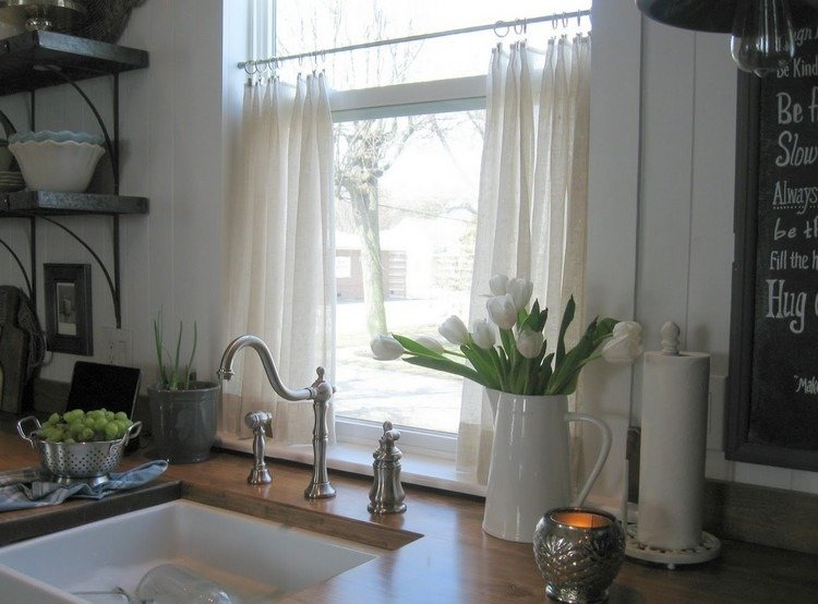 Fönstergardiner-idéer-kök-bar gardiner-klipp-vit-ogenomskinlig