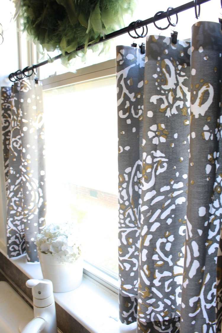 Fönsterridåer-idéer-kök-grå-mönstrade-gardin-gardin-klippringar