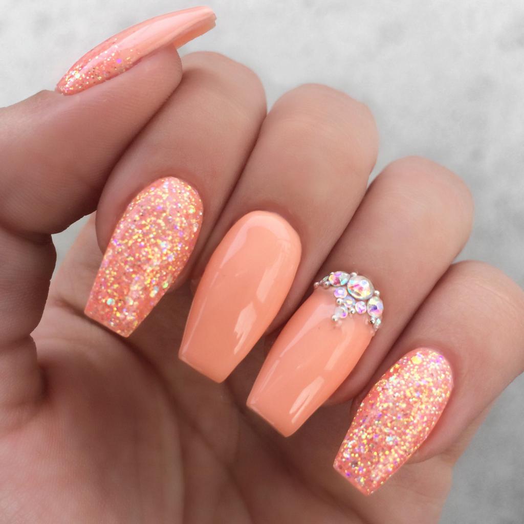 Ballerina -naglar i aprikos med strass och glittrande sommar