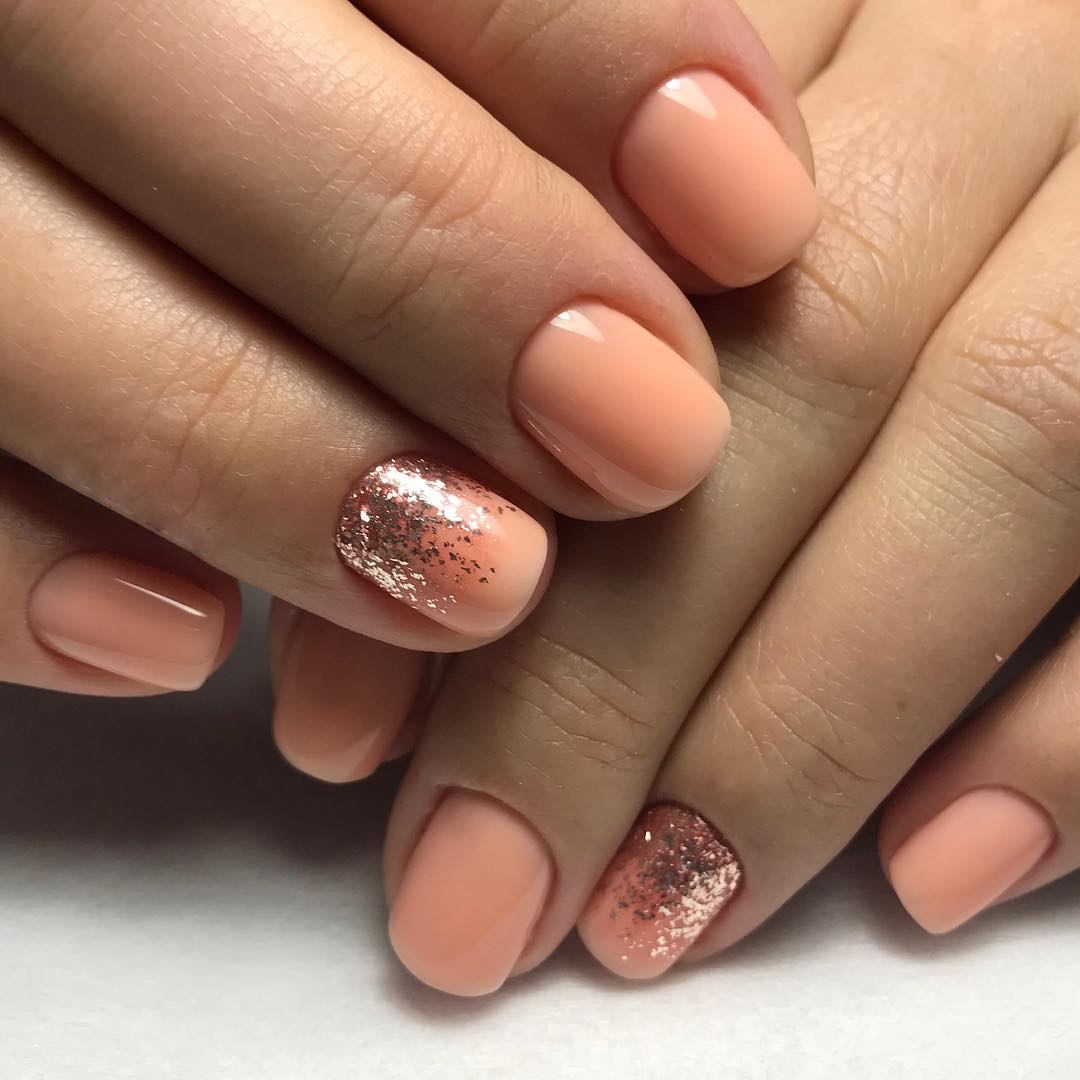 Aprikos naglar subtil kvällsklänning koppar glitter gradient