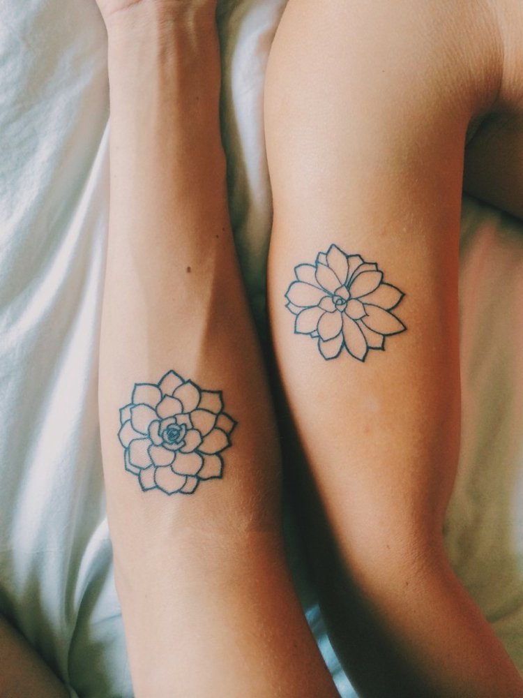 tatuering-idéer-par-blommor-tatuering-svart-vitt