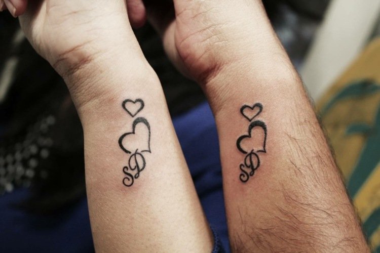 tatuering-idéer-par-hjärtan-motiv-initialer-partner-kärlek