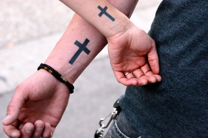 Tatuering-idéer-för-par-kors-svart-religiösa-motiv