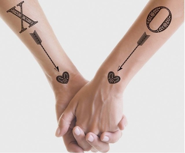 Tatuering-idéer-för-par-tatueringar-kärlek-tatuering-hjärtan-kärlek-pil
