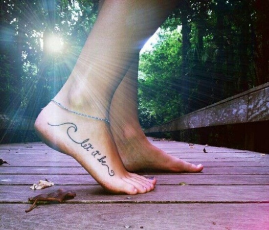 μικρά τατουάζ για γυναίκες στα πόδια