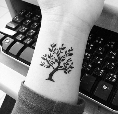Pieni ja kaunis puiden tatuointisuunnittelu
