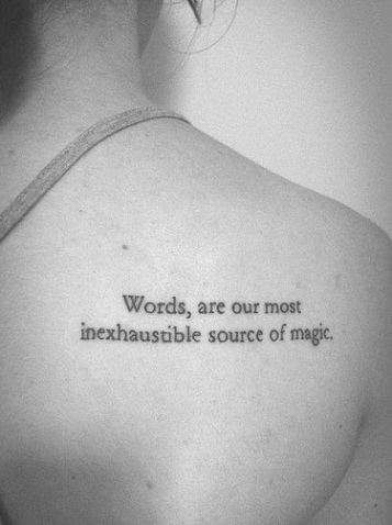 μικρές λέξεις τατουάζ
