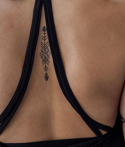 μικρά σχέδια τατουάζ στην πλάτη