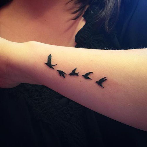 Pienen linnun tatuointi