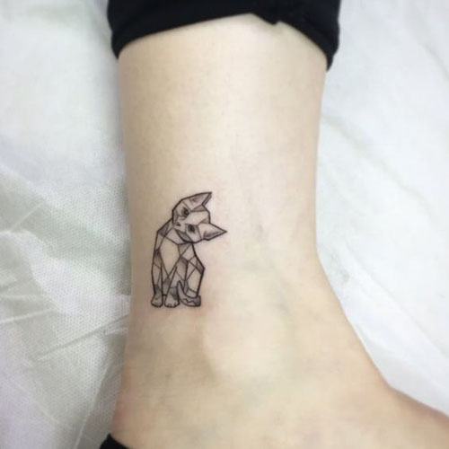 Pieni kissan tatuointi