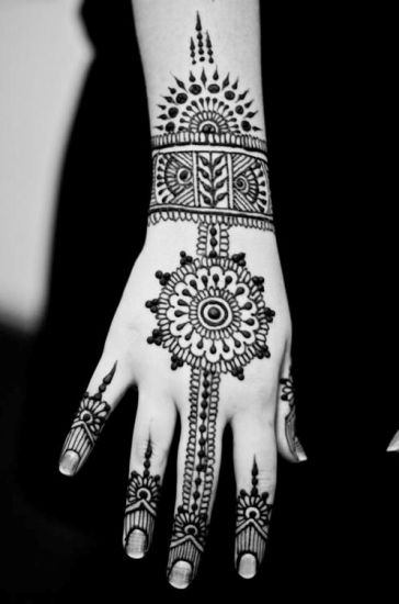 Σχεδιασμός με σκούρο χρώμα Ινδικό Mehandi