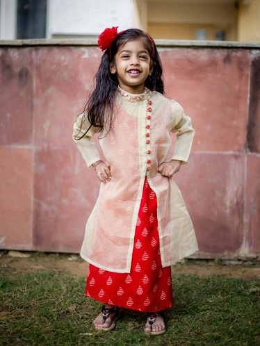 Chanderi -takityylinen tyttöjen mekko