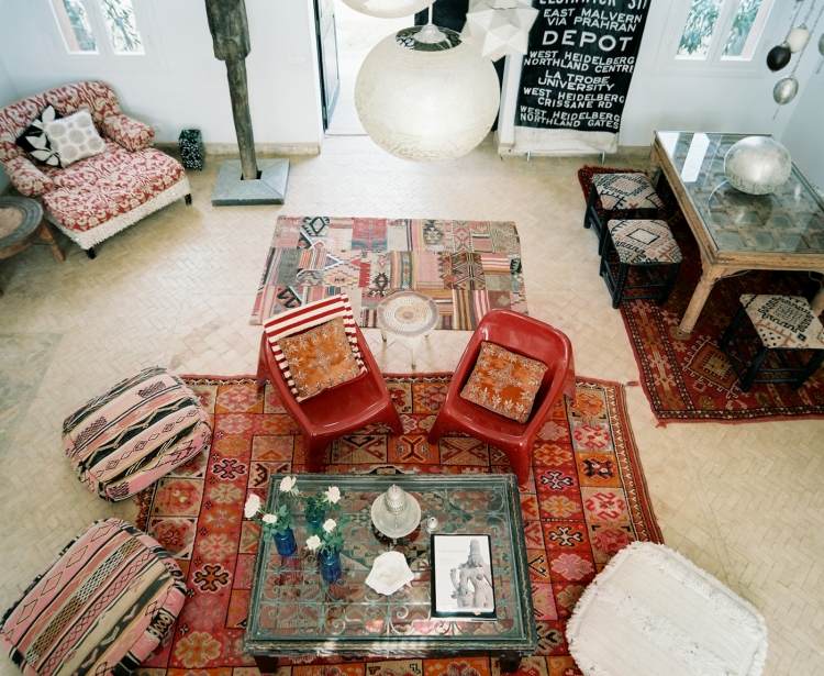orientaliska levande idéer-bo tillbehör-modern-eklektisk-möblering-vardagsrum-kilim matta-klädsel-golv kuddar-kakel-golv