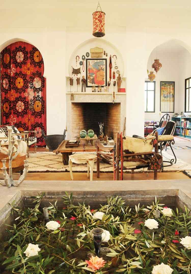 orientalisk-levande-idéer-levande-tillbehör-fontän-interiör-vägg-måla-vita-möbler-marockanska