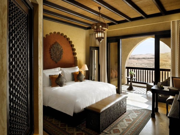 orientalisk-levande-idéer-vardags-tillbehör-sovrum-säng-brun-terrass-utsikt-ärke-arabiska