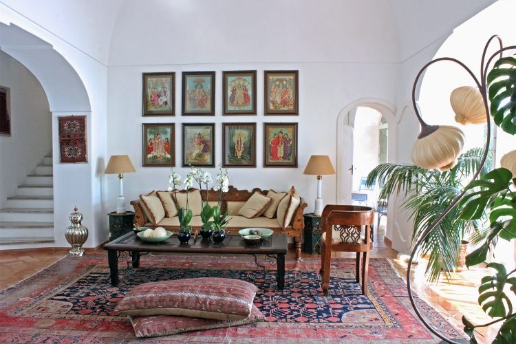 orientalisk-levande-idéer-levande-tillbehör-orientalisk-matta-vardagsrum-vägg-måla-vit-trappor-bild vägg-traditionell