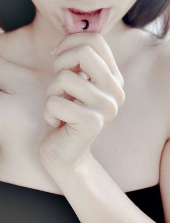Καλλιτεχνικό σχέδιο τατουάζ χειλιών για γυναίκες