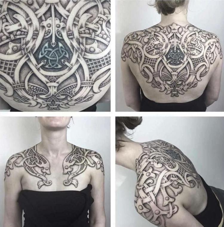 Viking tatuering rustning motiv på en kvinnas rygg