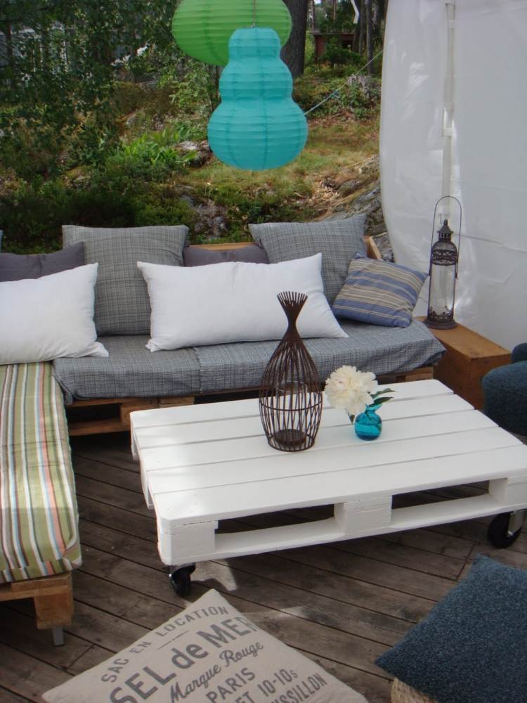 diy-idé-soffbord-pallar-vitlackade-rullar