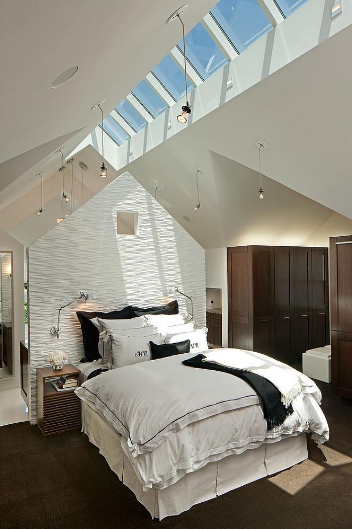 Sovrum-design-idéer-takfönster-hängande-lampor-downlights-vägg-textur