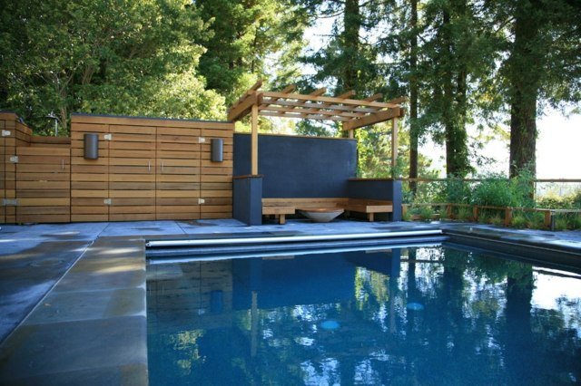 modern pool pergola solskydd trädgård sekretess skärm
